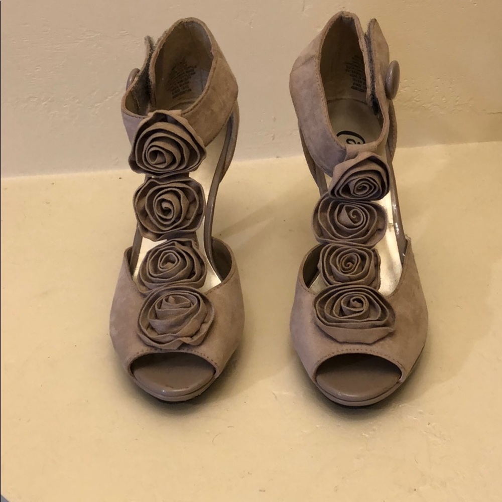 Mauve suede heels